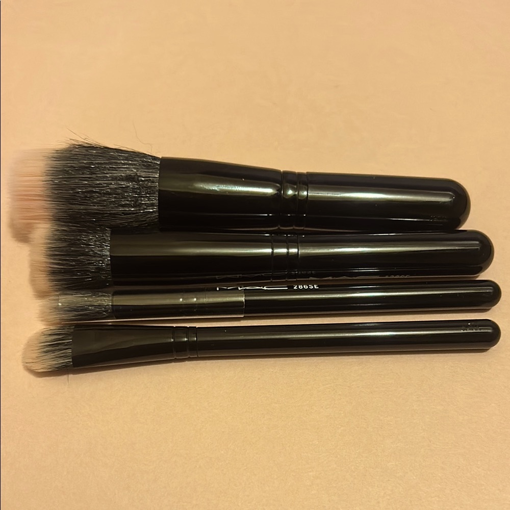 MAC Professional Makeup Mini Brush Set in Black